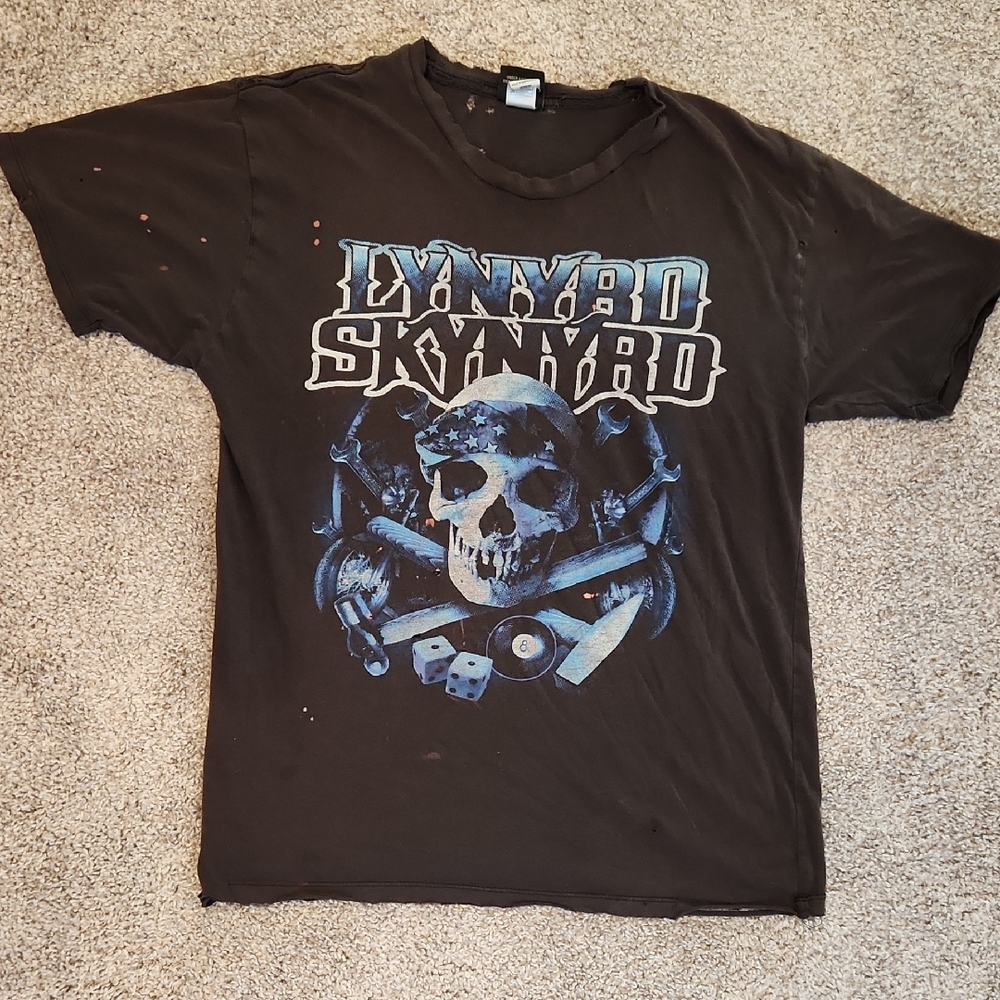 Lynyrd Skynyrd Distressed Tshirt. Medium